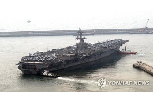 작년 독수리훈련에 참가한 미 핵추진 항모 칼빈슨호 / 연합뉴스