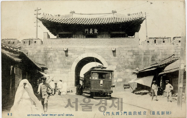 1915년 일제에 의해 강제 철거됐던 돈의문 전경 /사진제공=서울역사박물관