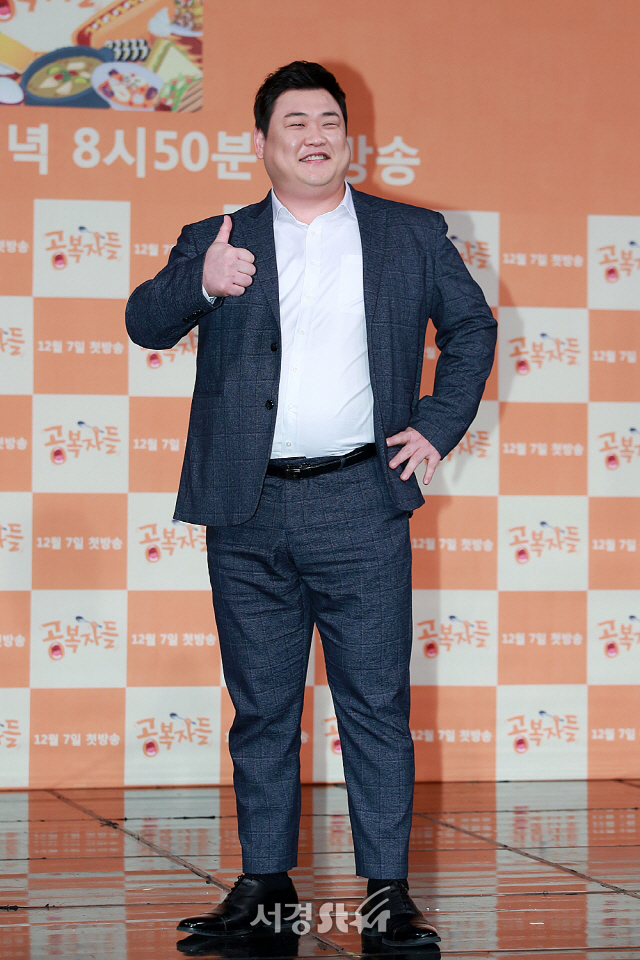 배우 김준현이 MBC 예능 ‘공복자들’ 제작발표회에 참석해 포즈를 취하고 있다.