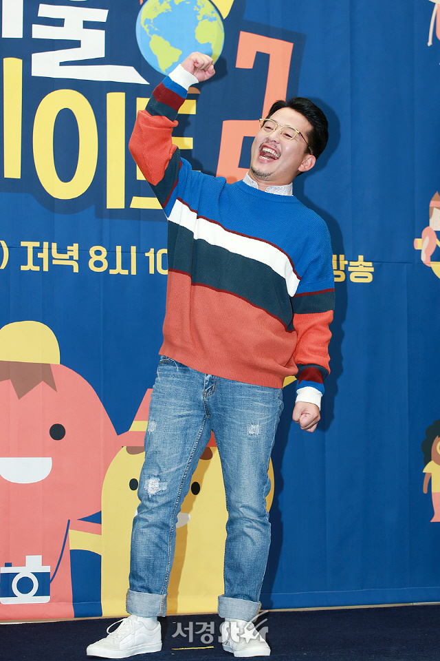 개그맨 김준호가 tvN 예능 ‘서울메이트2’ 제작발표회에 참석해 포토타임을 갖고 있다.