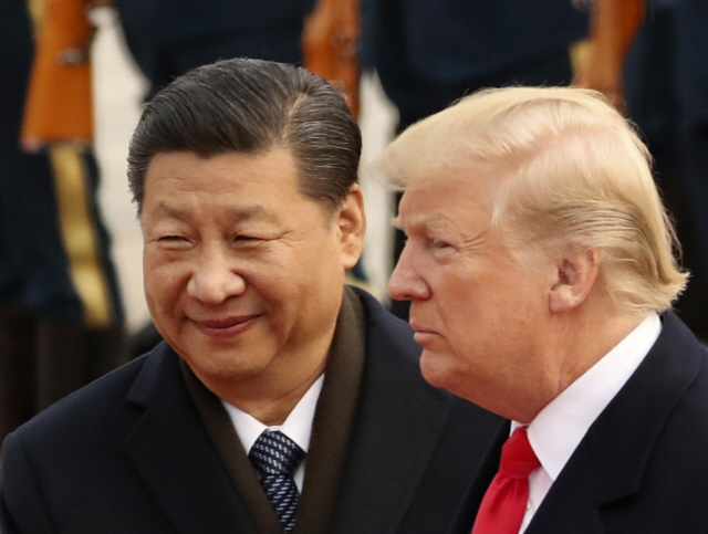도널드 트럼프(오른쪽) 미국 대통령과 시진핑 중국 국가주석/AP연합뉴스