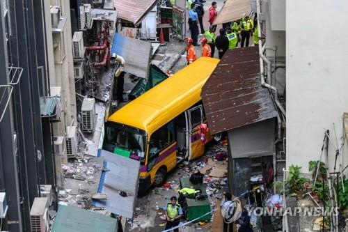 홍콩서 운전자 없는 스쿨버스가 행인 덮쳐…4명 사망·10여명 부상