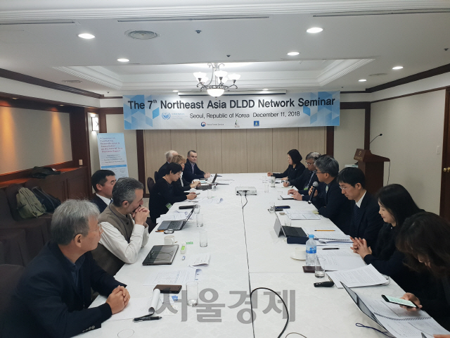 고기연(사진 오른쪽에서 네번째) 산림청 국제산림협력관이 제7차 동북아 사막화방지 네트워크 운영위원회를 주재하고 있다. 사진제공=산림청