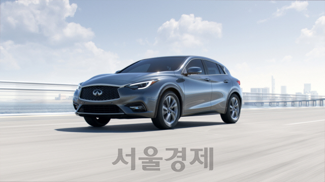 인피니티 다이내믹 크로스오버 Q30