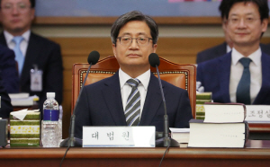 [법원 사법개혁안 국회 제출] 판사들 반발... 휘청대는 김명수 리더십