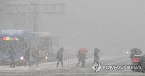 눈 가장 많이 내린 인천, 차들은 엉금엉금 시민들은 지각사태