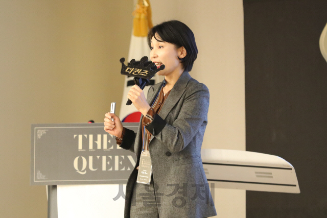박미경 한국여성벤처협회 수석부회장인 지난 13일부터 이틀간 경기도 용인 한화리조트에서 열린 ‘대한민국 여성벤처 CEO 혁신아카데미_더 퀸즈(THE QUEENS)’에서 개회사를 하고 있다. /사진제공=한국여성벤처협회