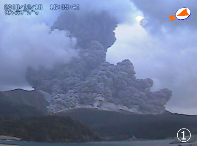 日규슈 가고시마 화산섬서 대규모 분화…연기 2㎞ 치솟아