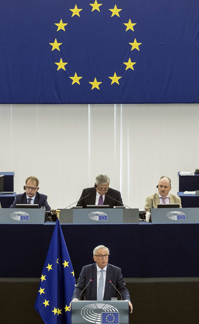 장클로드 융커(앞줄) 유럽연합(EU) 위원장/AP연합뉴스