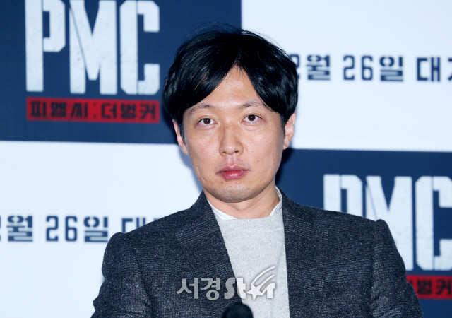 김병우 감독이 19일 서울 용산구 한강대로 CGV 용산아이파크몰에서 열린 영화 ‘PMC: 더 벙커’(감독 김병우) 언론시사회에 참석하고 있다.