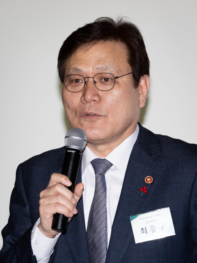 금융위원장 '한국GM 법인분리가 유리…노조 반대 이유 없다'