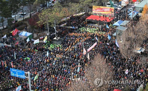 11월 22일 오후 서울 여의도 국회 앞에서 열린 제2차 택시 생존권 사수 결의대회에서 택시운전사들이 집회에 참가하고 있다. / 사진=연합뉴스