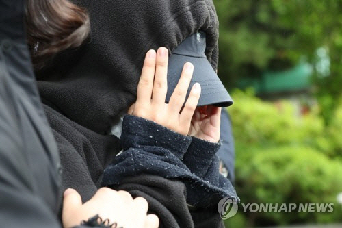 ‘홍대 몰카’ 20대 모델, 2심도 징역 10월…“범죄, 성별과 무관”