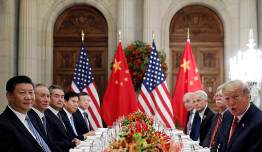 도널드 트럼프(오른쪽) 미국 행정부와 시진핑 중국 정부의 만찬 / 로이터연합뉴스