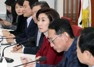 자유한국당 '靑 사찰 의혹 고발 사건' 서울동부지검으로 이송