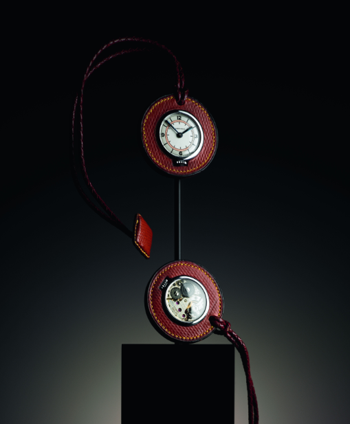 1930년 제작된 Boutonniere 회중시계. 가죽과 시계의 조화가 경이롭다. 사진=에르메스