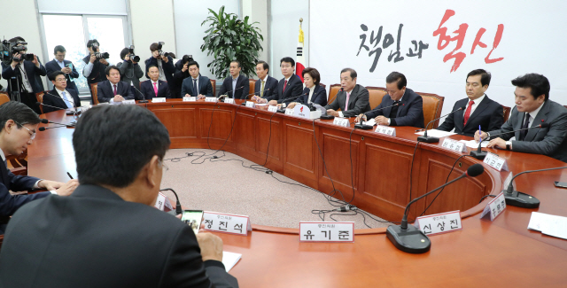 홍문종 '김무성, 朴을 가시나로 불러'…한국당 또 계파 논쟁
