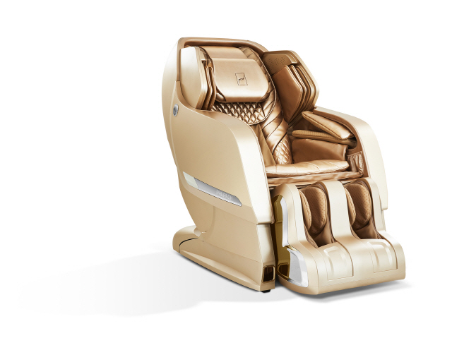바디프랜드의 ‘파라오’ 안마의자. 세계 최초로 브레인 마사지 기능이 적용된 안마의자다. /사진제공=바디프랜드