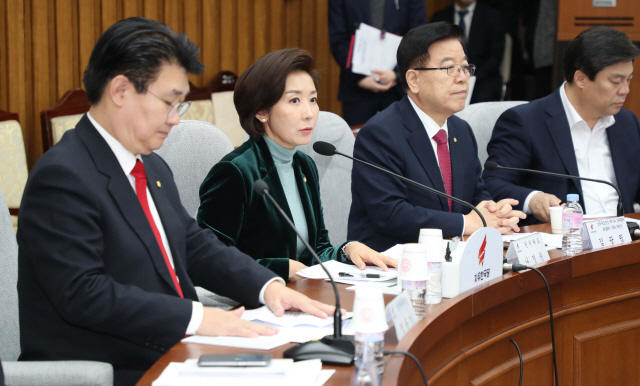 나경원 자유한국당 원내대표가 28일 오전 국회에서 열린 경제비상상황선언회의에서 발언하고 있다./연합뉴스