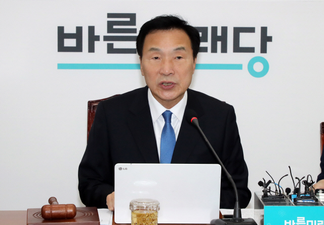 돼지띠의 맏형 격인 바른미래당 손학규 대표가 지난 26일 국회에서 열린 제46차 최고위원회의에서 발언하고 있다. / 연합뉴스