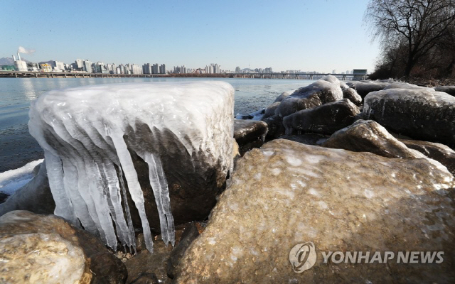 [내일날씨] 오전까지는 강추위, 오후부턴 영상권 회복 '전국 맑아 해넘이-해돋이 감상 무리 없어'