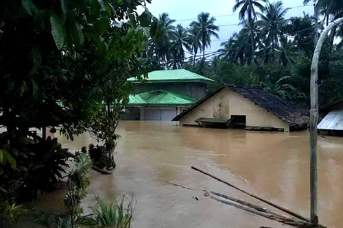 폭우로 침수된 가옥/ABS-CBN 홈페이지 캡처=연합뉴스