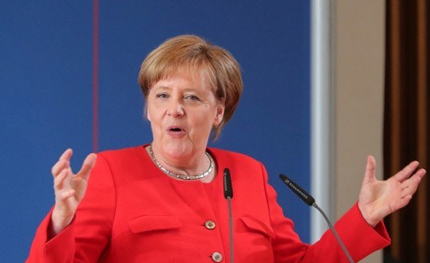 앙겔라 메르켈 독일 총리는 신년사를 통해 독일이 국제사회에서 더 큰 책임을 담당해야 한다고 전했다./연합뉴스
