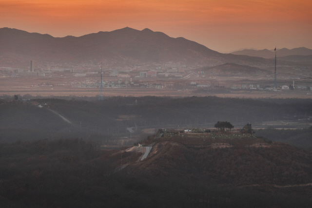 ‘대립에서 평화로’ 2018년 해 지는 서부전선 DMZ / 연합뉴스