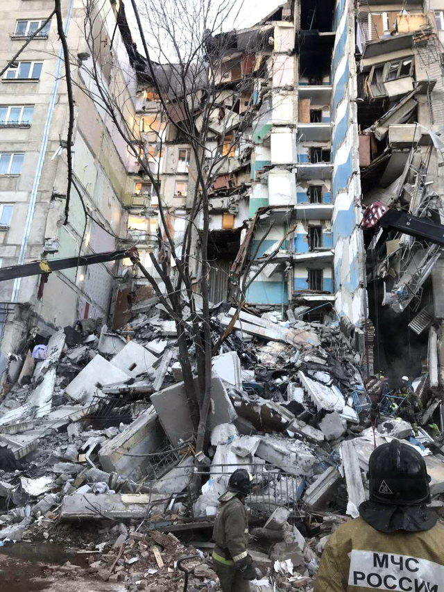 러시아 아파트 붕괴사고 현장서 10개월 아기 기적적 구조