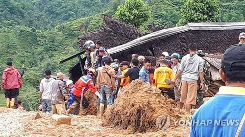 산사태가 덮친 인도네시아 수카부미 지역/로이터=연합뉴스
