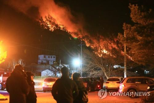 ‘양양 산불 이틀째’ 현재 상황, 확산 우려 있다? “현재까지도 큰 불길 잡히지 않아” 강한 바람