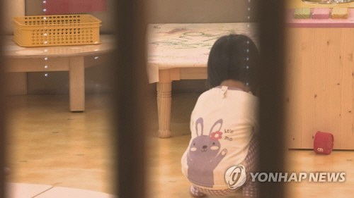 새벽 화장실에서 벌서다 사망한 4살아이 '머리에서 피멍 발견'