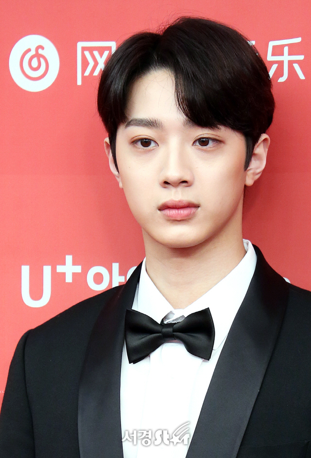 라이관린, 자체발광 비주얼 (제 33회 골든디스크어워즈)