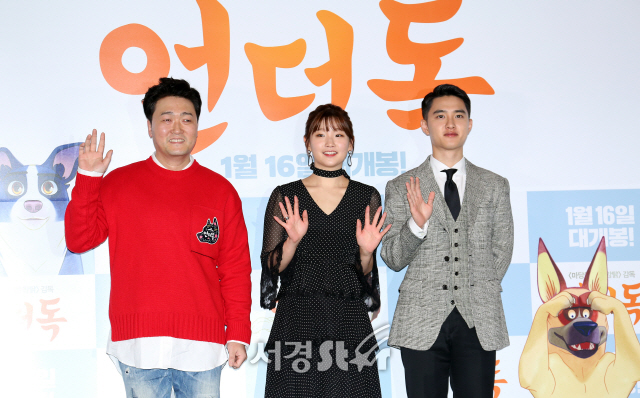 배우 도경수, 박소담, 이준혁이 7일 서울 CGV용산아이파크몰에서 열린 영화 ‘언더독’ 언론시사회에 참석해 포즈를 취하고 있다.