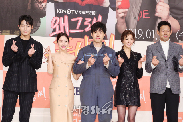 배우 유준상, 이시영, 오지호, 전혜빈, 이창엽이 9일 서울 영등포구 영등포동 아모리스홀에서 열린 KBS 2TV 새 수목 드라마 ‘왜그래 풍상씨’(극본 문영남 / 연출 진형욱) 제작발표회에 참석하고 있다.