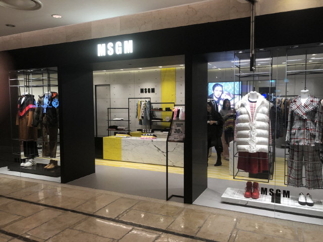 롯데백화점 에비뉴엘 본점에 위치한 MSGM 매장