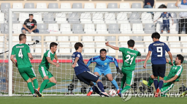 [아시안컵] 일본, 투르크메니스탄에 3-2 진땀승…오사코 유아 멀티골
