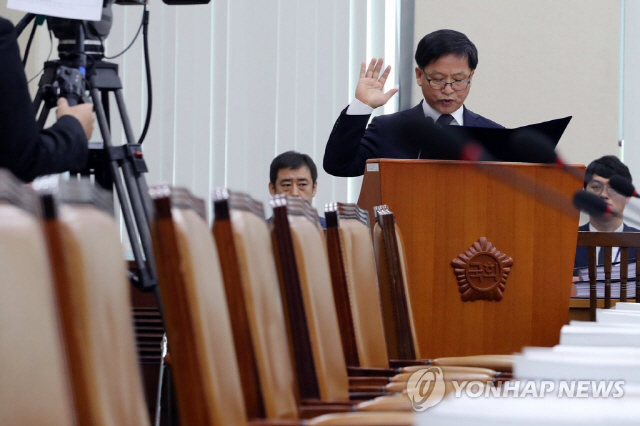 조해주 중앙선거관리위원회 위원후보자가 9일 오전 열린 국회 행정안전위원회 인사청문회에 출석해 선서하고 있다./연합뉴스