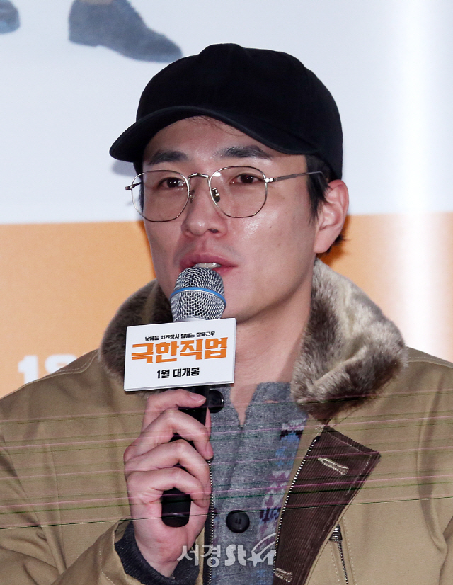 이병헌 감독이 10일 오후 서울 CGV 용산아이파크몰에서 열린 영화 ‘극한직업’ 언론 시사회에 참석하고 있다.