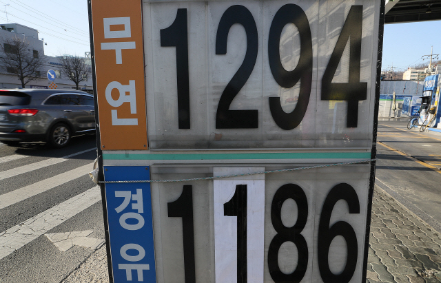 휘발유 가격 10주연속 하강세…서울도 1,200원대 속출