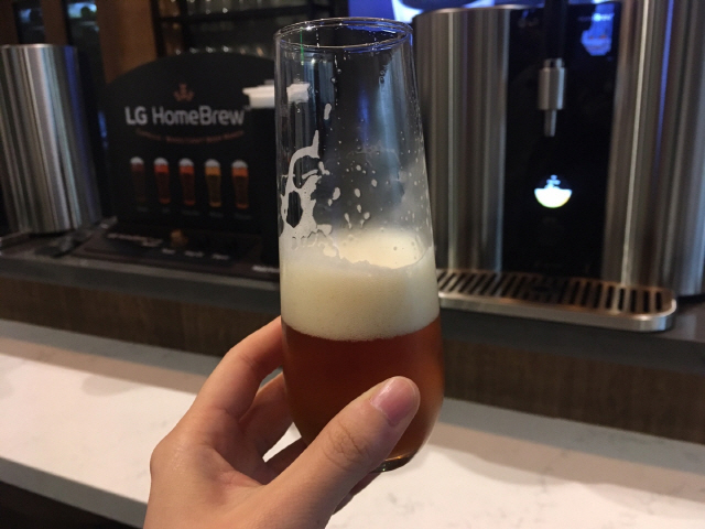 [LG홈브루 시음기]향·탄산 살아있는 맥주… '끝까지 신선한 맛'