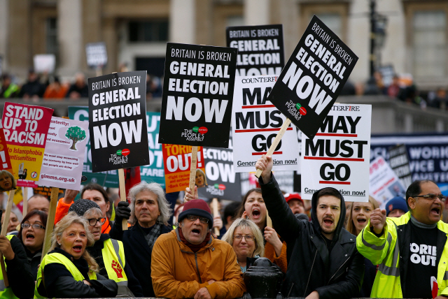 12일(현지시간) 영국 수도 런던에서 브렉시트(Brexit, 영국의 유럽연합 탈퇴)에 반대하는 시민들이 시위를 벌이고 있다. /런던=로이터연합뉴스