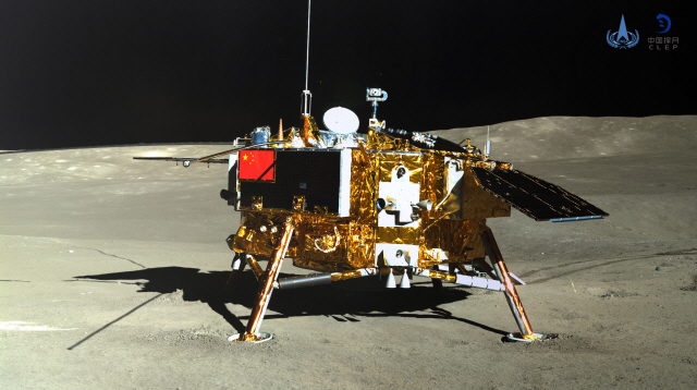 인류 최초로 달 뒤편에 착륙한 중국의 탐사선 ‘창어 4호’/EPA연합뉴스