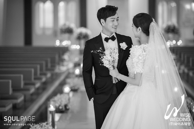배우 박해수, 행복한 결혼식 본식 사진 공개 “책임감과 함께 감동이 몰려온다”