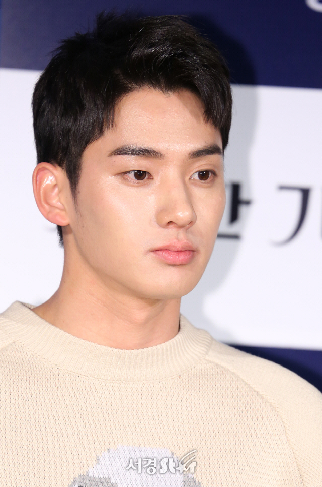 배우 정가람이 15일 서울 중구 메가박스 동대문에서 열린 영화 ‘기묘한 가족’ (감독 이민재)제작보고회에 참석하고 있다.