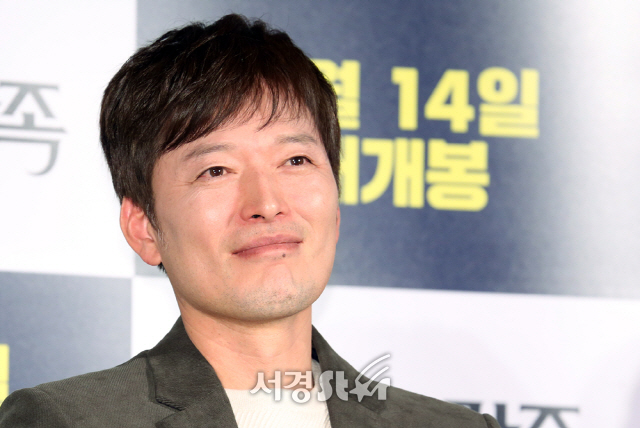 배우 정재영이 15일 서울 중구 메가박스 동대문에서 열린 영화 ‘기묘한 가족’ (감독 이민재)제작보고회에 참석하고 있다.