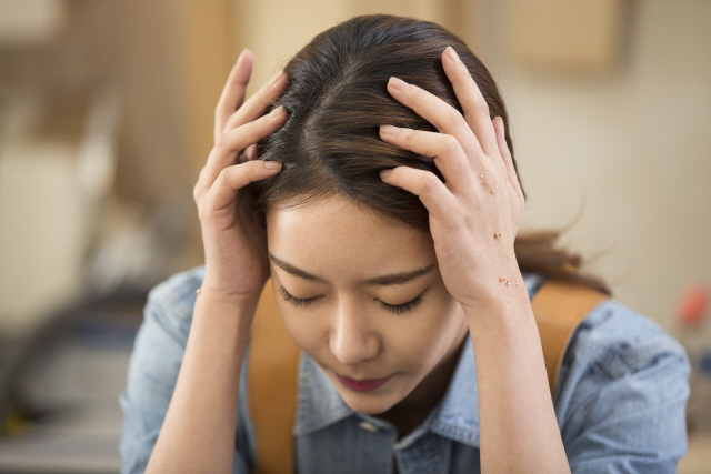 [아하! 건강상식] 두통은 겨울철에 더 잘 걸린다?