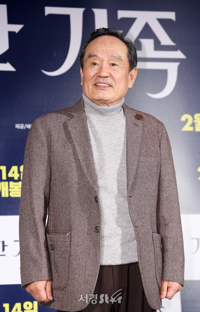 배우 박인환이 15일 서울 중구 메가박스 동대문에서 열린 영화 ‘기묘한 가족’ (감독 이민재)제작보고회에 참석해 포즈를 취하고 있다.