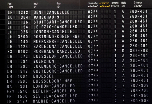 프랑크푸르트를 포함한 독일의 8개 공항에서 15일(현지시간) 보안검색 요원들의 파업으로 수백편의 항공기 운항이 취소됐다./연합뉴스