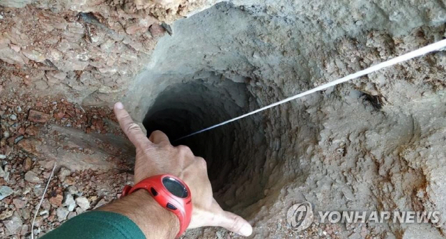 스페인서 두 살 아기 100m 깊이 구멍에 추락…나흘째 구조작업
